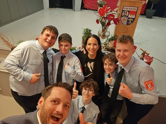 JFW aktiv beim Festkommers als fleißige Helfer zum Essen und Getränke austragen. Dankeschön!